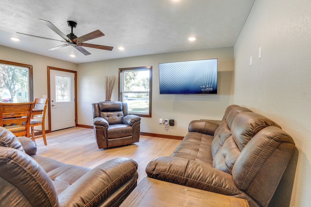 Sioux Falls Home Near Downtown: 2 Living Areas!