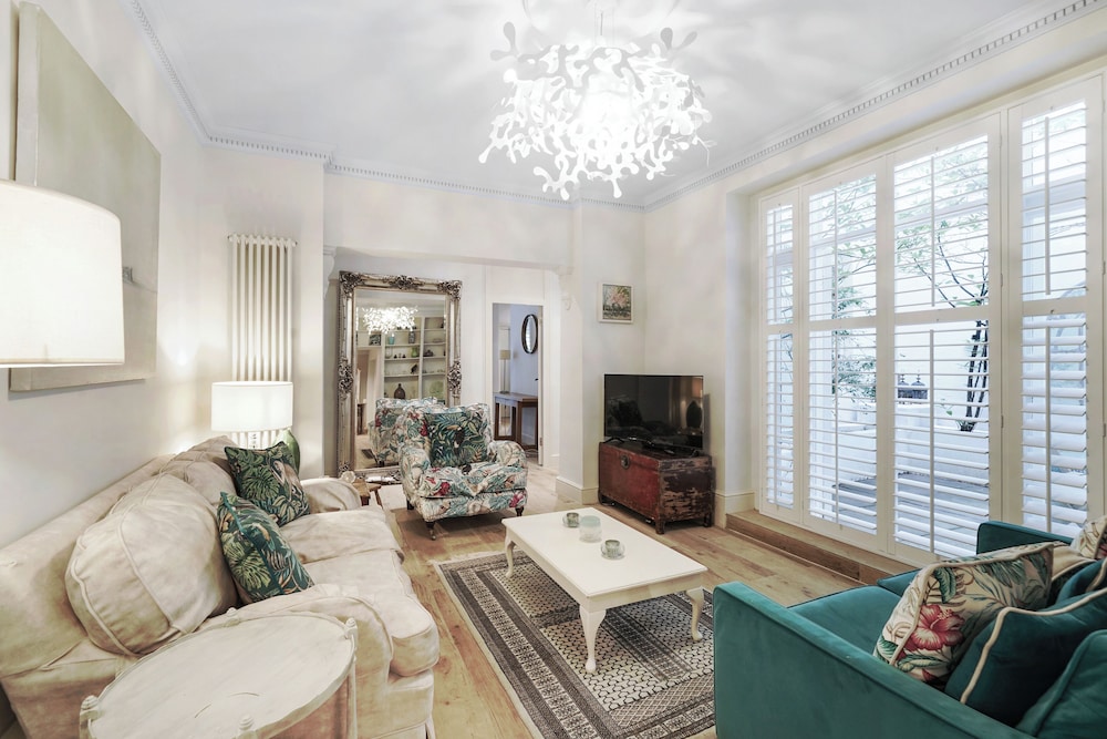 Queen's Gate Gardens Flat