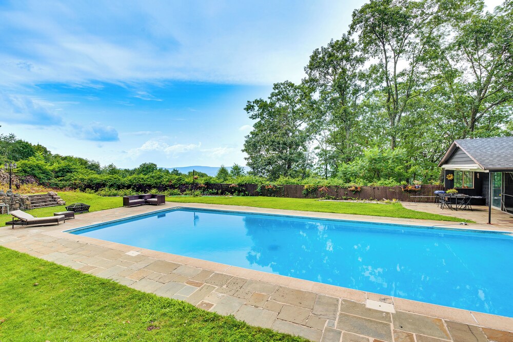 Hot Tub & Mtn Views: Expansive Hazleton Retreat view 5