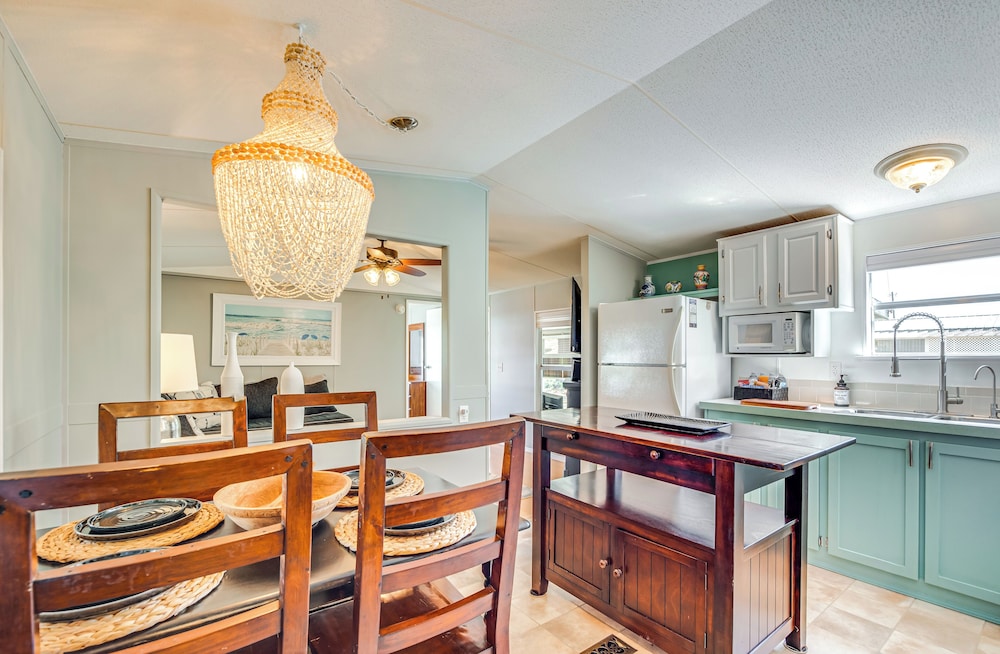 Day Trip to Disney: Lush Home w/ Outdoor Spaces!