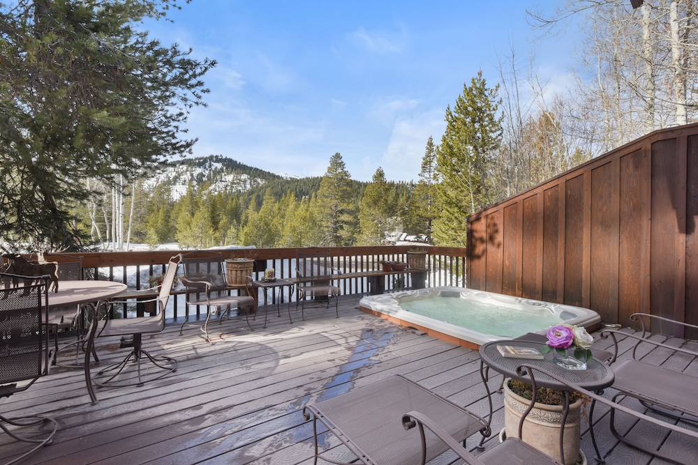 Lake Tahoe Vacations - Wulf's Lodge at Squaw Valley - Property Image 13