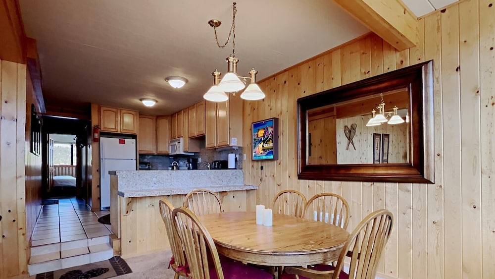 3 Outdoor Spas, Pool, Sauna and Free WiFi and Parking - Unit 531 at 1849 Condos - Slopeside by RedAwning