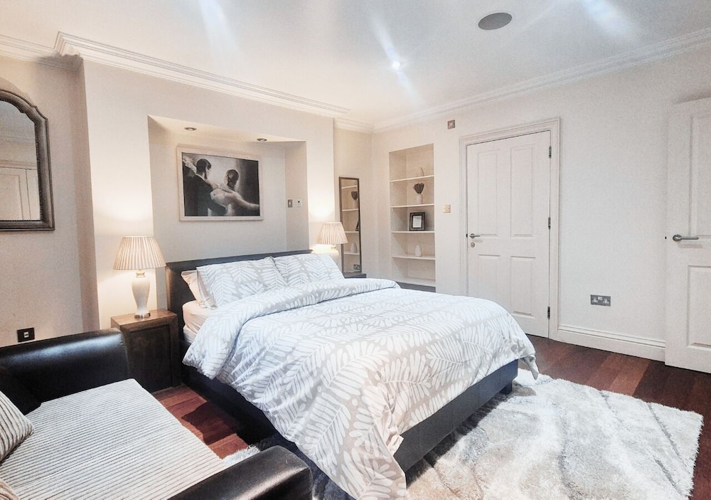 Luxurious & Spacious 2BR