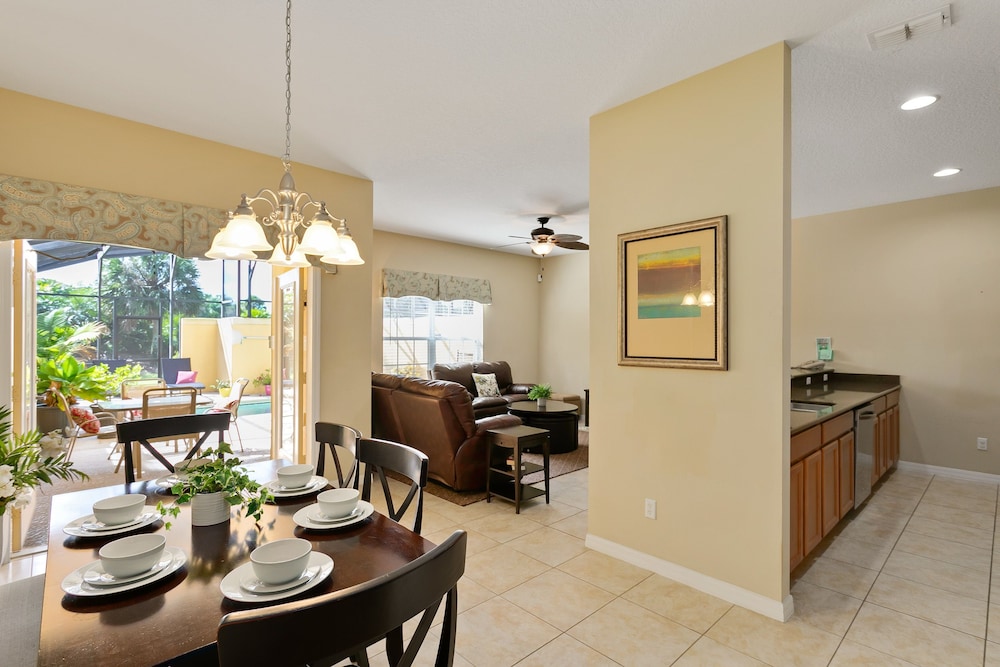 7BR Pool Home Emerald Island by SHV-8409