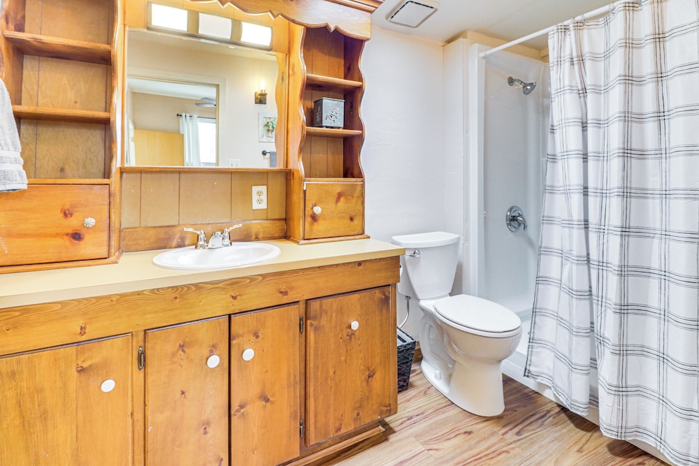Half-mi to Jemez Hot Springs: Cozy Cabin Getaway!