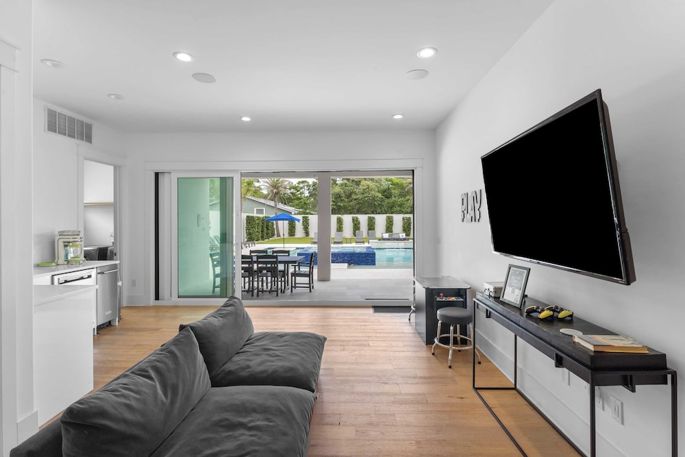 Walk to Beach + Pool, Hot Tub & Game Room 30A Ohana Grande by Avantstay
