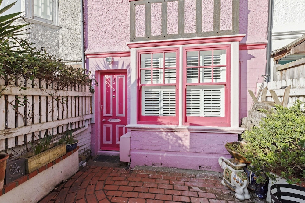Rosey Cosy Cottage With Garden By My Getaways