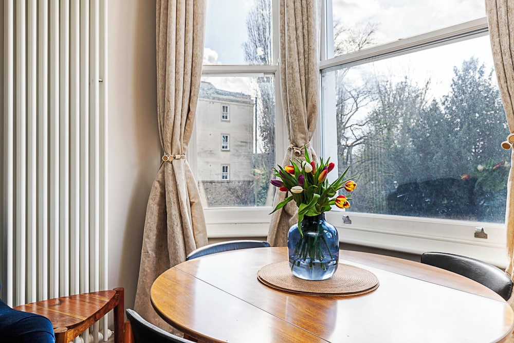 Lovely Bishops Park Flat