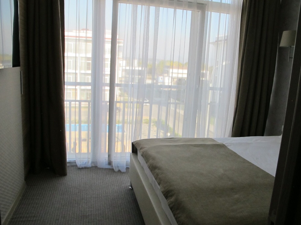 Apartment on Bulvar Nadezhd Apt. 305 view 4
