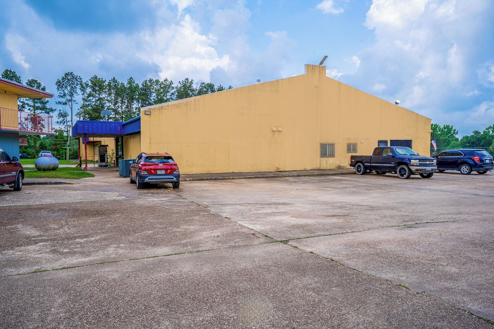 Economy Inn By OYO Livingston TX Hwy 59