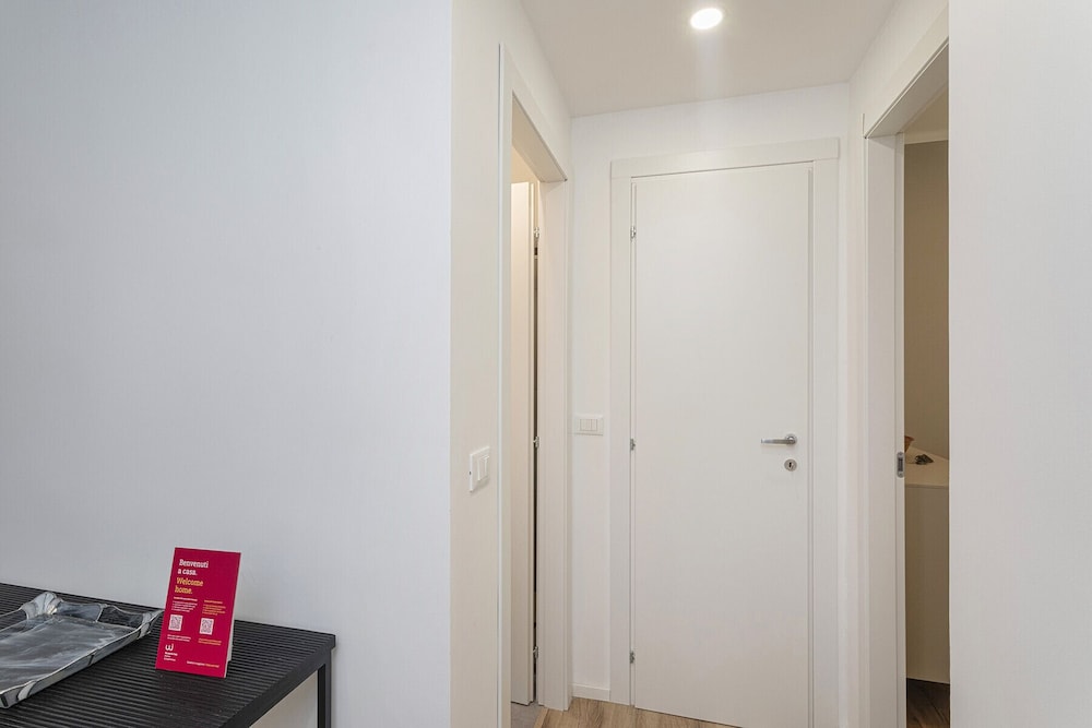 Quinto Modern Flat by Wonderful Italy