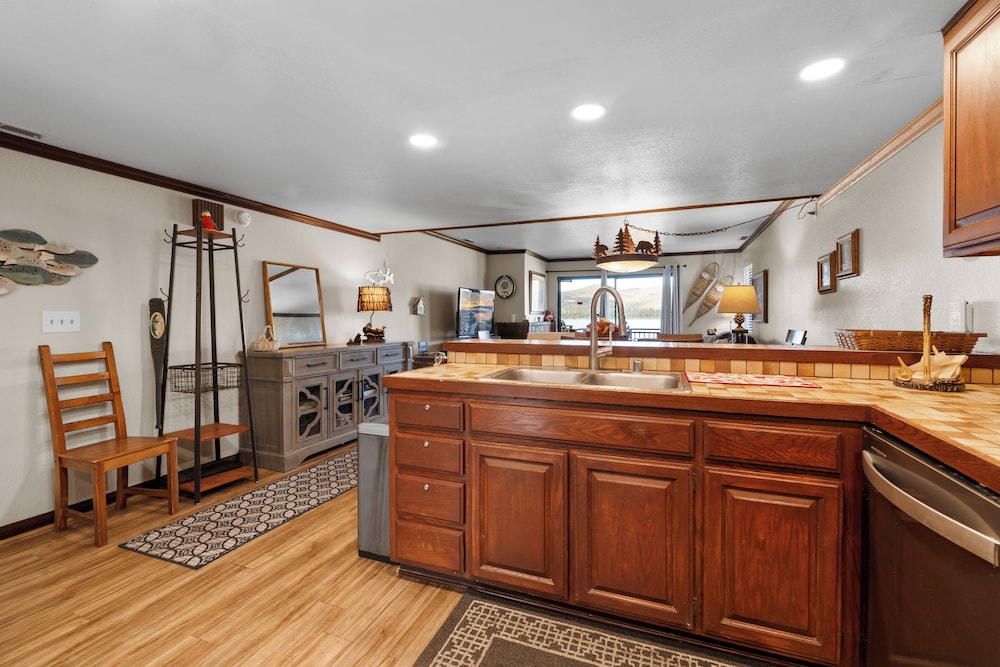 Shores Lakefront Condo