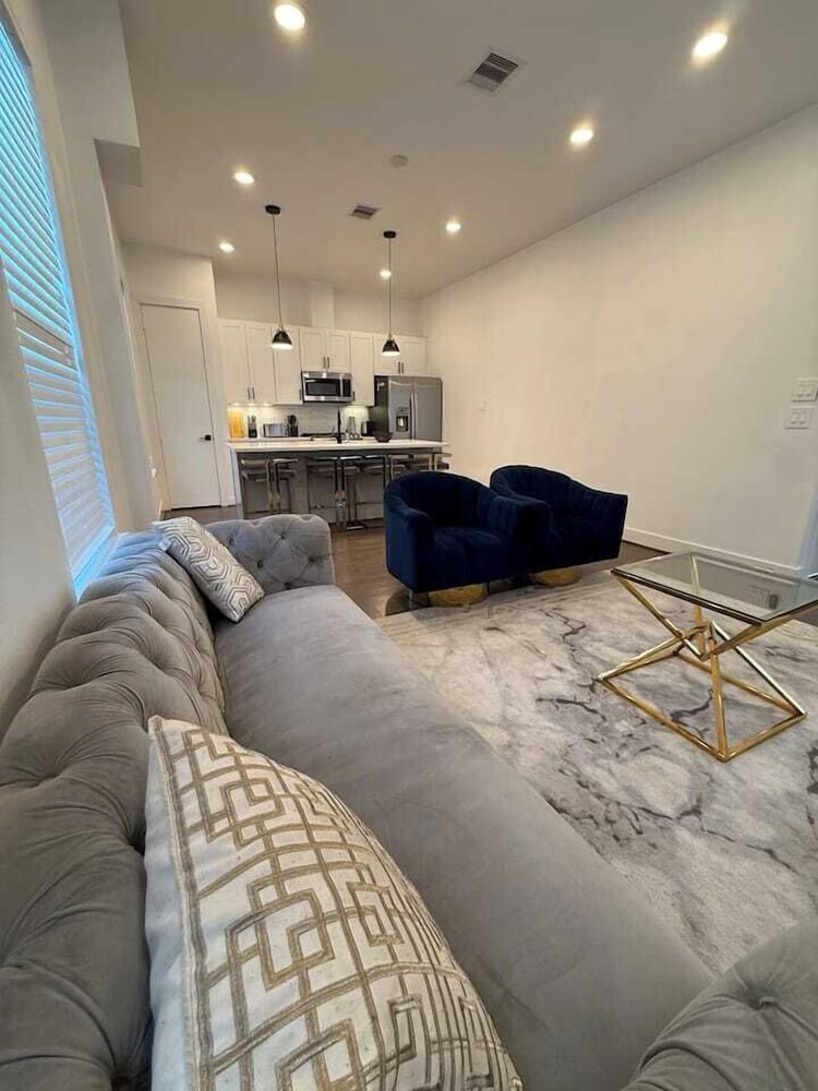 Mansfield Room 3