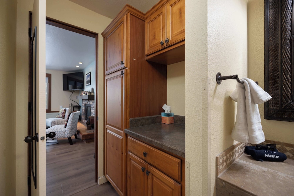 High Desert Retreat - For 4!