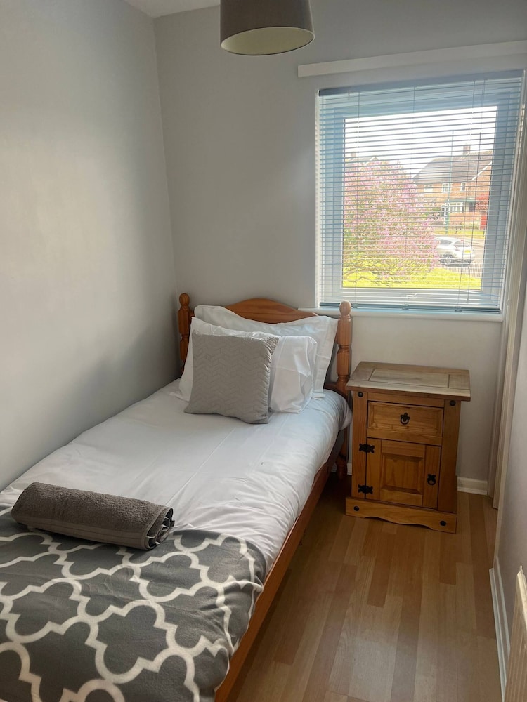 Comfortable 3 Bedroom House-ng5,sleeps 5 view 5