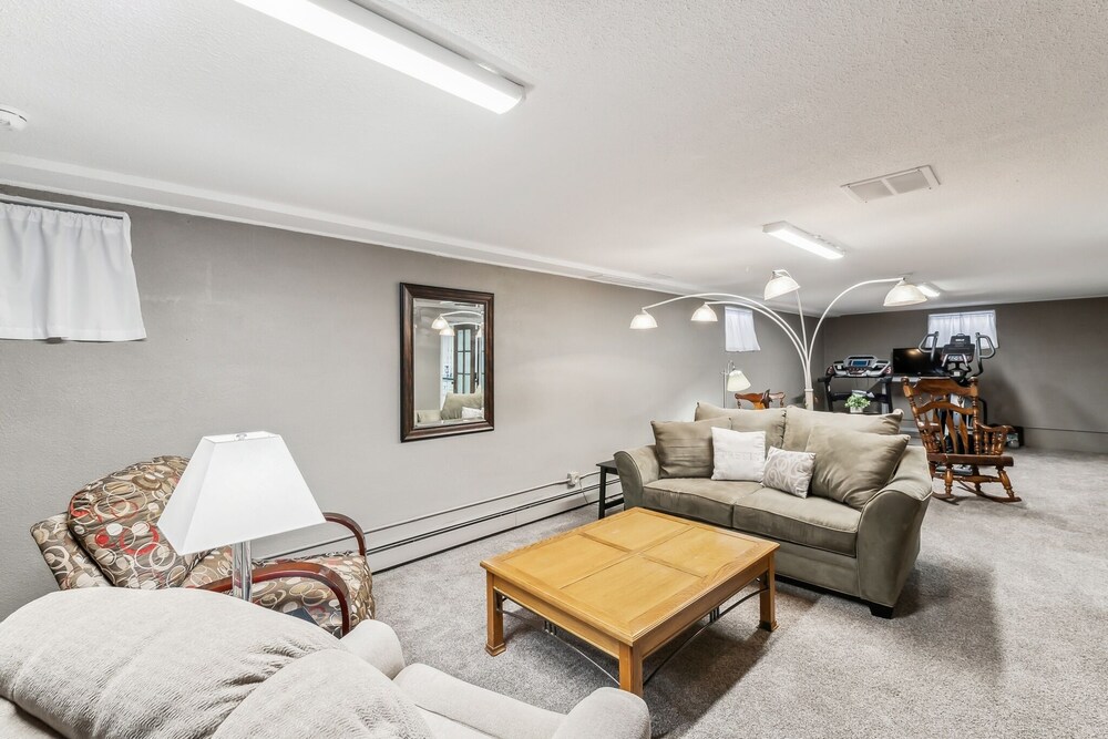 Comfortable & Spacious 3br Home In Cheyenne 3 Bedroom Home
