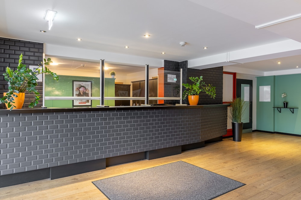 Good Morning + Berlin City East