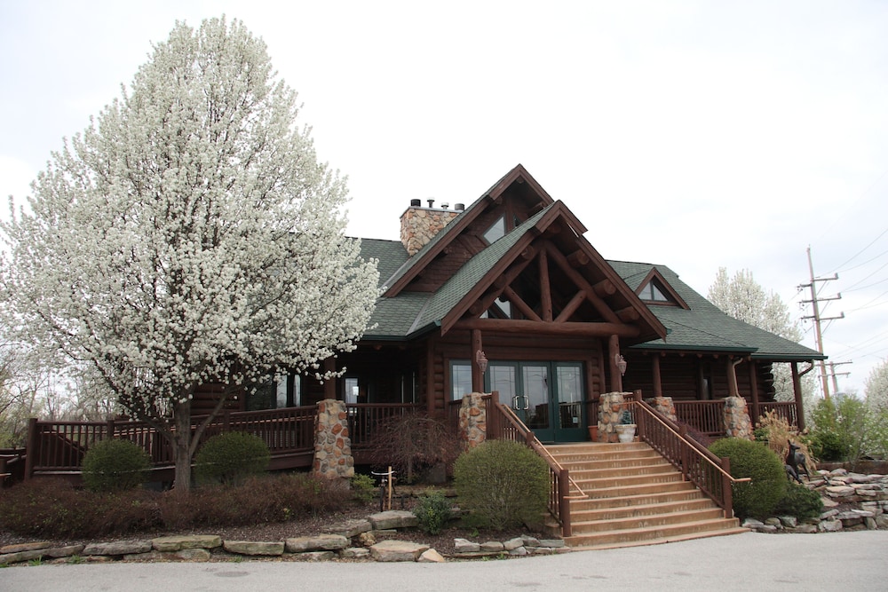 St Louis Vacations - The Lodge at Grant's Trail - Property Image 1
