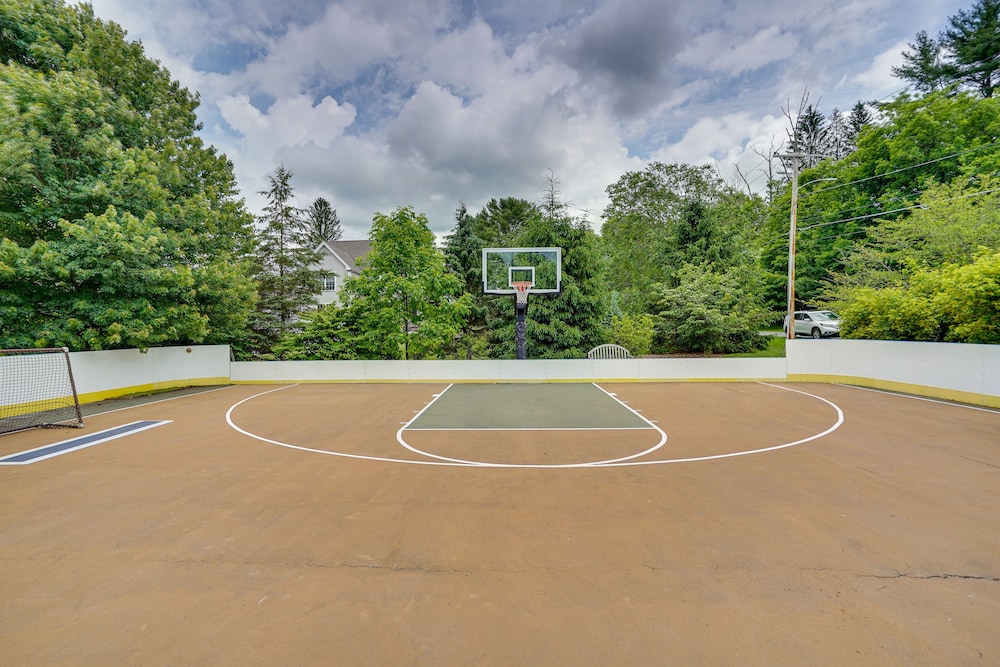 Stockbridge Retreat w/ Pool & Hot Tub!