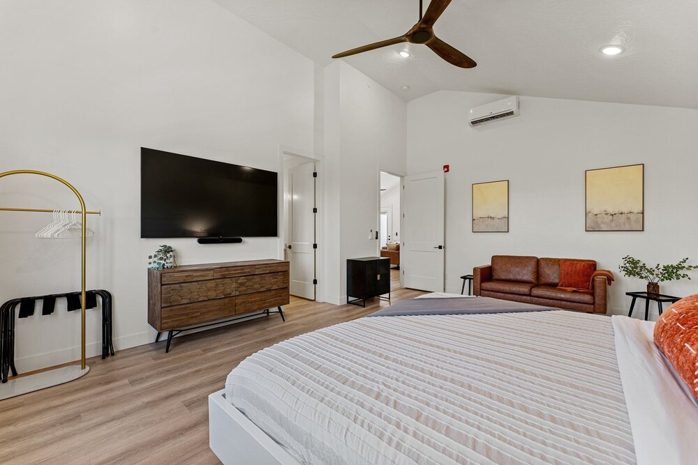 Desert Jewel With Private Gym And Pool 4 Bedroom Townhouse