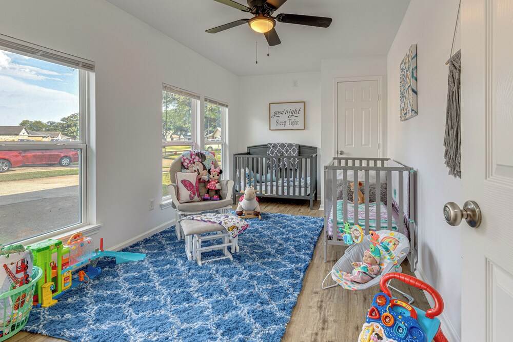 Families Welcome! Recently Renovated Home in Katy