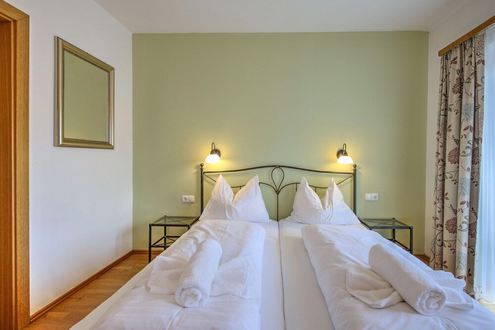 Tranquil Mountain Stay, Central & Sunny
