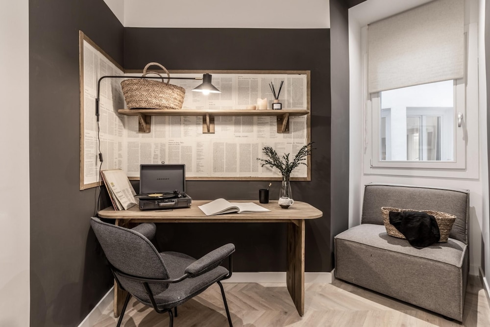 Baza - 3 Bedrooms and Office in Trafalgar