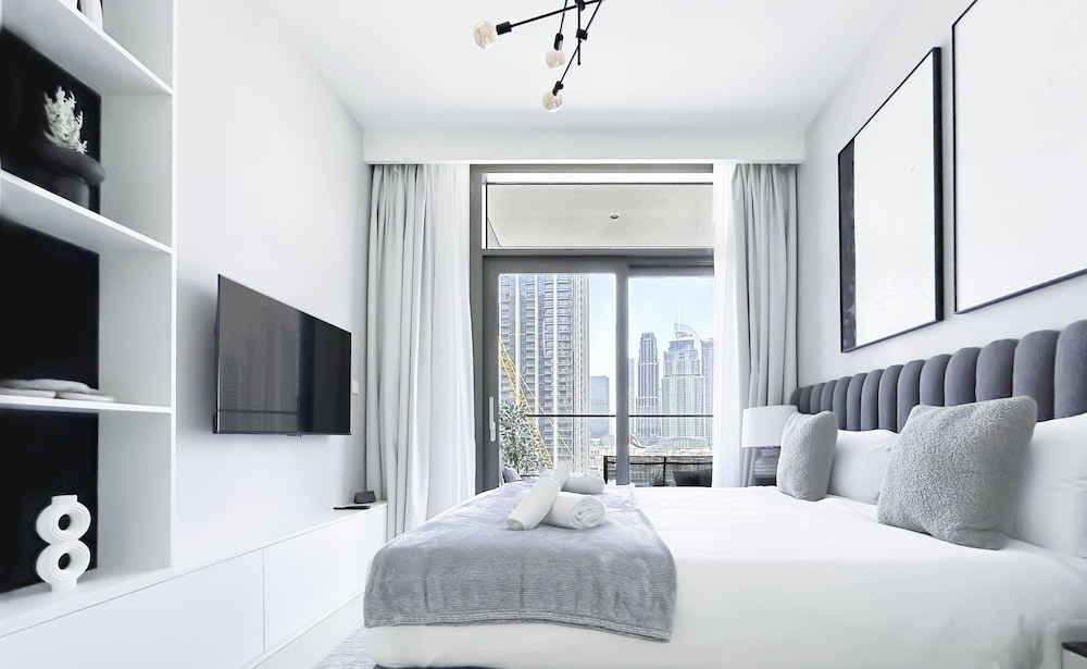 Luxury & Elegance at Burj Crown Downtown