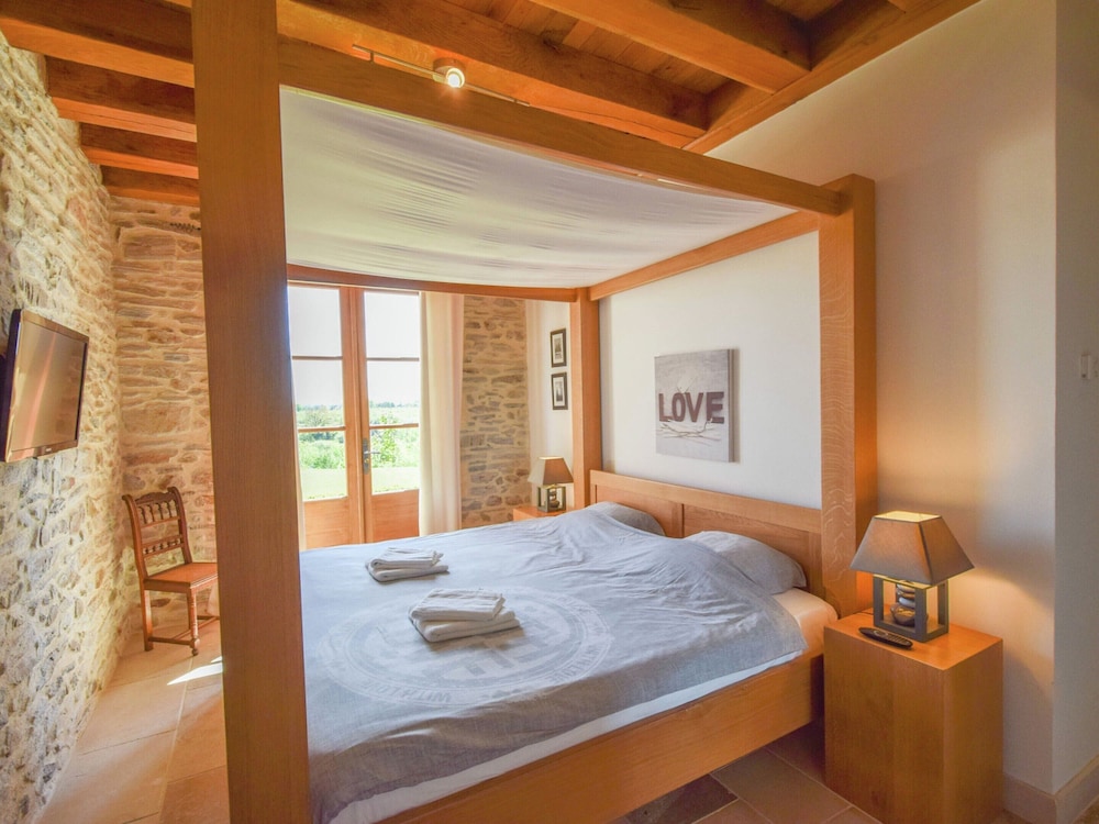 Elegant Countryside Retreat photo 5