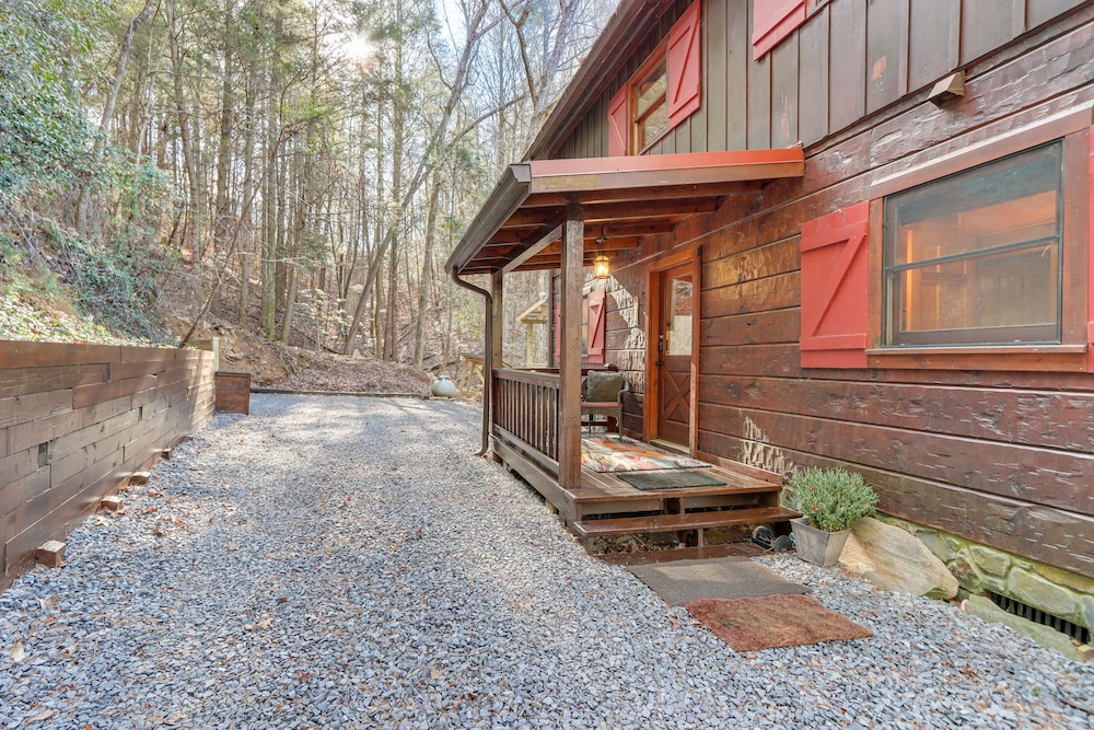 Waterfront Cabin w/ Beautiful River View & Hot Tub view 3