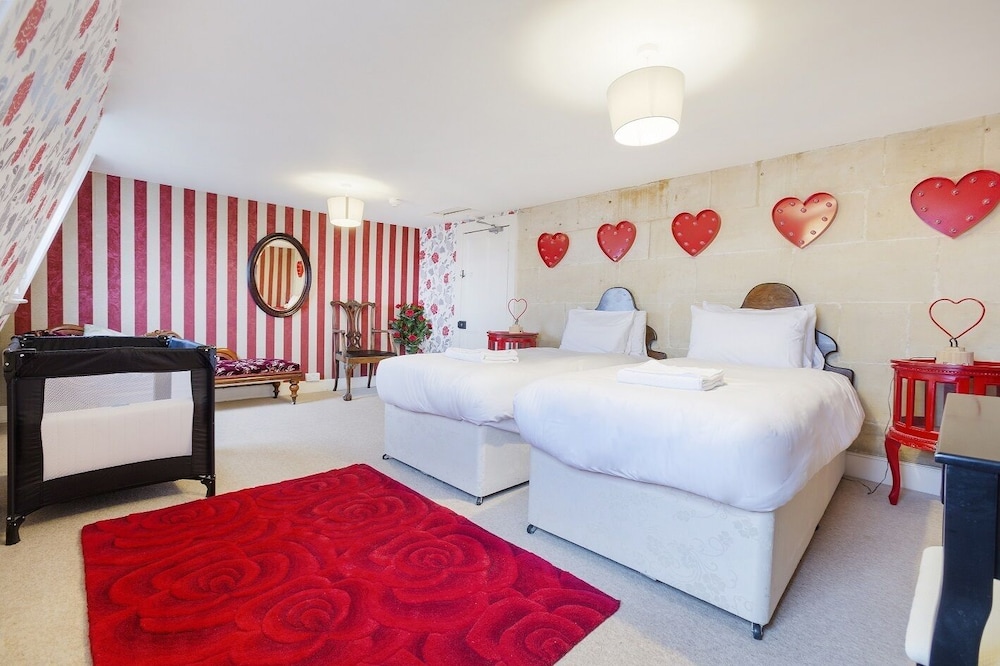 The Wonderland Townhouse - Amazing Alice in Wonderland 8BDR Home