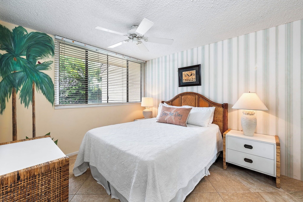 2 Bedrooms + Loft - Sleeps 6 - Ocean & Golf Views - Lanai - Vrkcv
