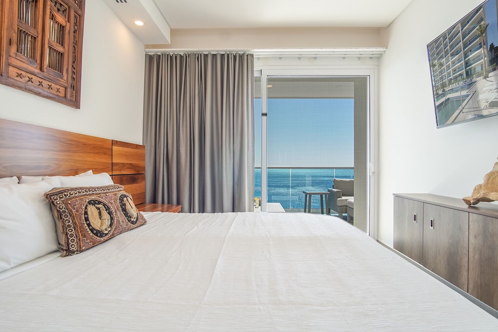 Sensational 2 Bedroom Condominium