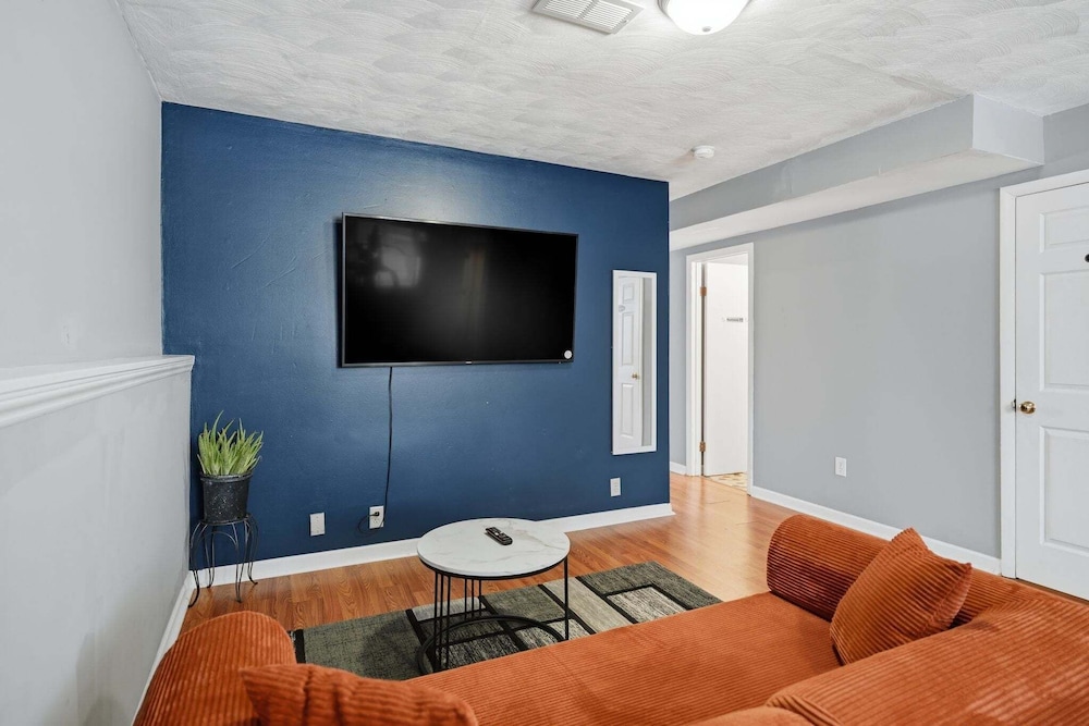 Bright 4br Near Msu & Downtown 4 Bedroom Home