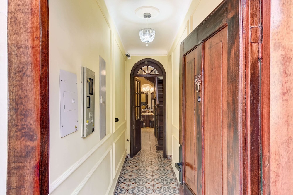 Chic 4BR Getaway in Vibrant La Candelaria