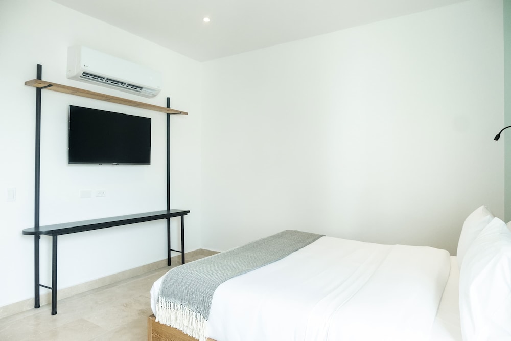 w Trendy 2BR in the Heart of Bocagrande