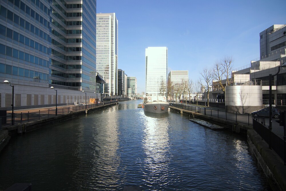 Canary Wharf - Corporate Riverside Apartments