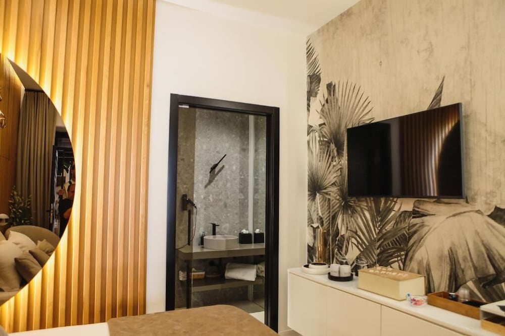 Barneys Club B&b