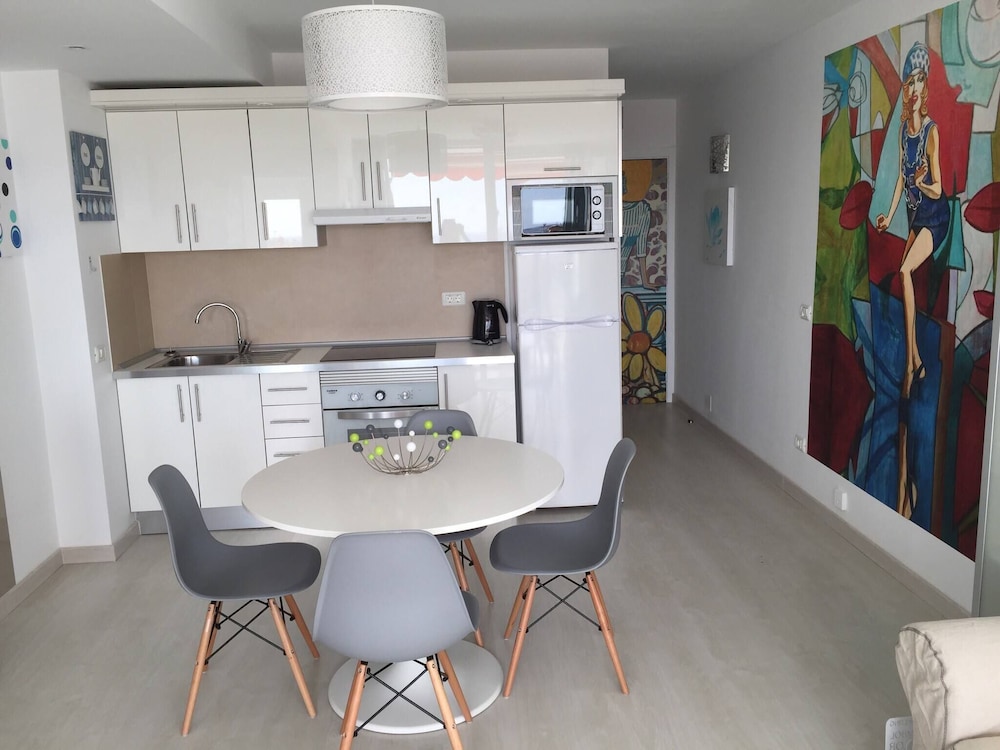 Delicious Los Cristianos,achacay,2bdr & 2bathr Beach Close Wifi Free