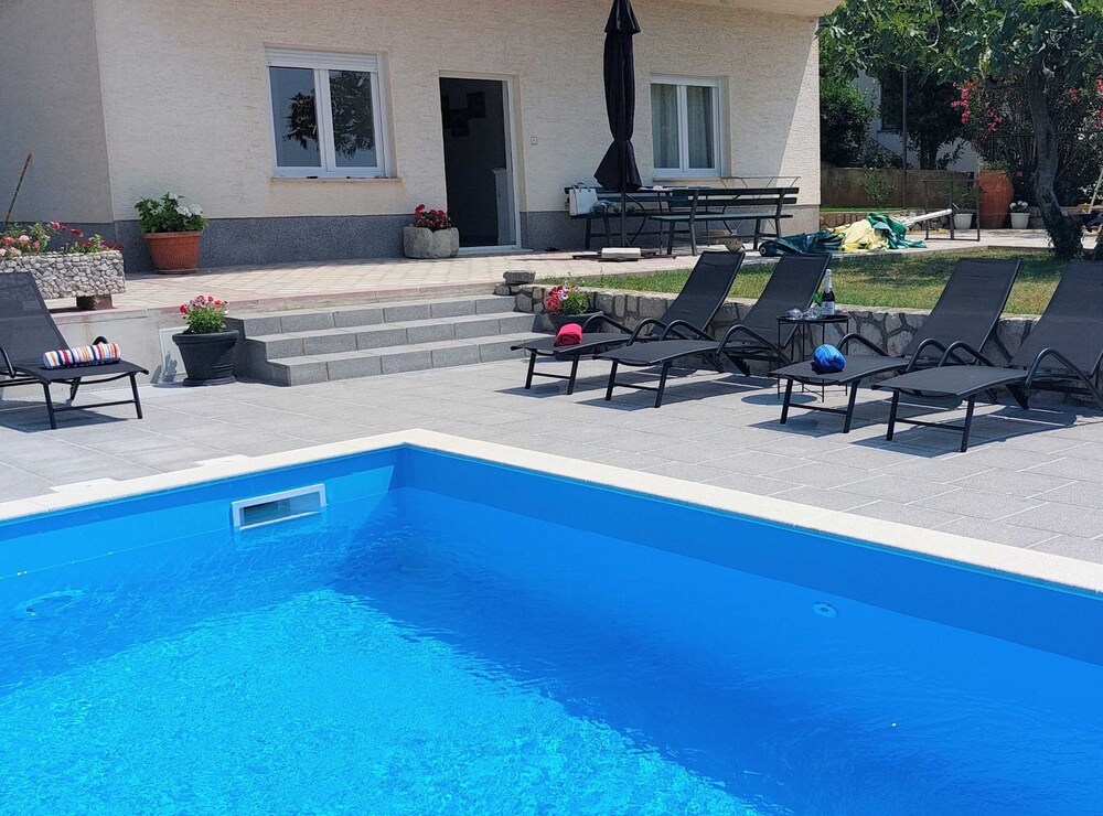 Spacious Novi Vinodolski Apartments With Terrace and Shared Pool