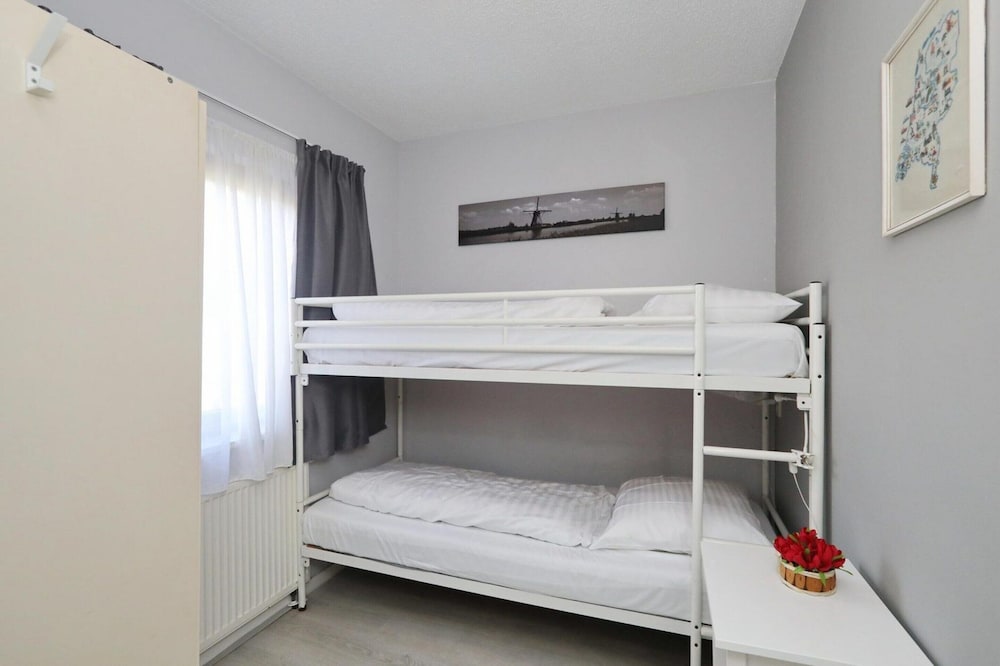 Spacious Holiday Home Near Forest