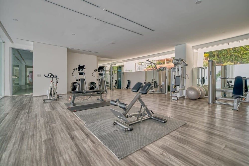 Luxurious 2BR Condo - Amazing Ocean View - Pool