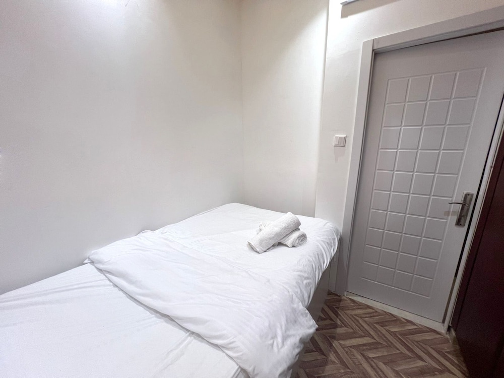 Contemporary Partition Room in Tecom