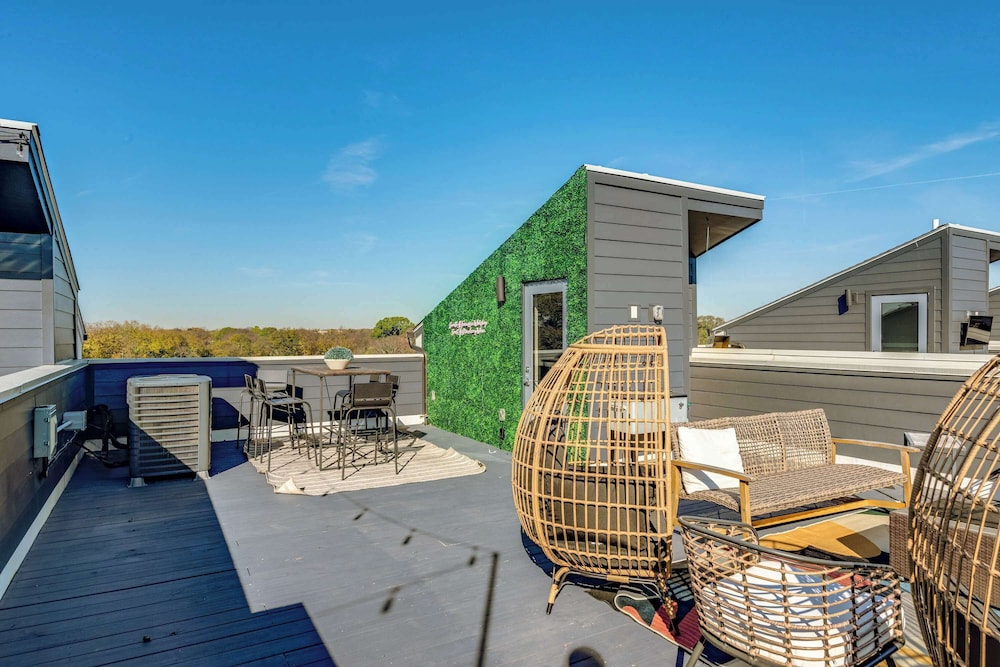 Rooftop Views Ping Pong Lounge Near Downtown Nashville