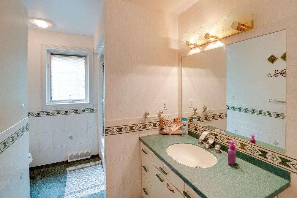 Luxury Mansion Rental w/ Rec Room in Niskayuna!