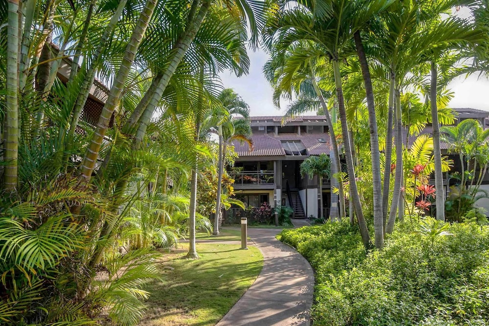 Hotel Tropical & Serene Garden Vistas - Image 1