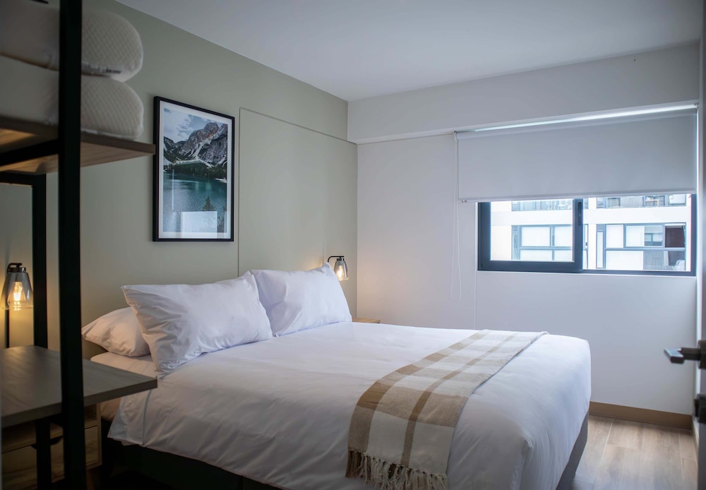 Majestic 2BR With Modern Pool in Miraflores