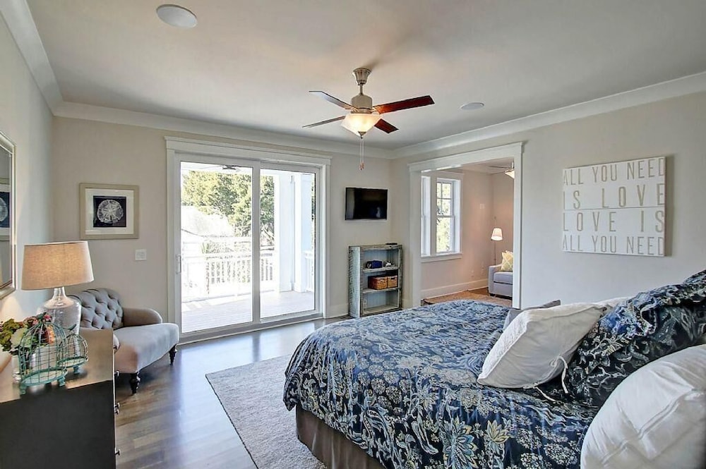 2301 Palm Boulevard view 2