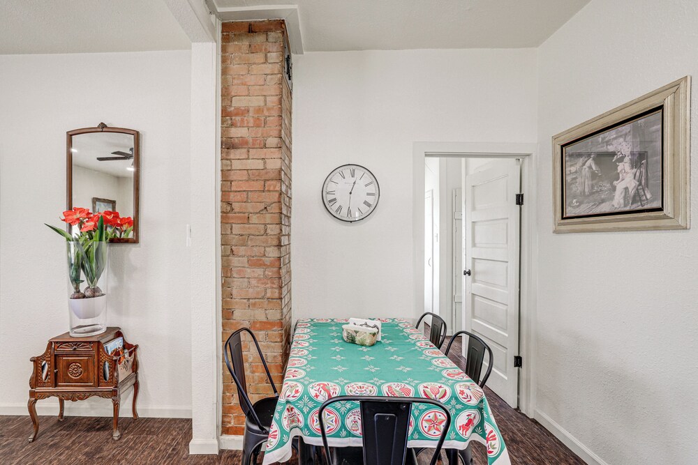 Walk to Historic Square: Jacksboro Home w/ Yard