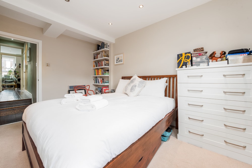 Supreme Hampstead Home Next to Hampstead Heath by Underthedoormat